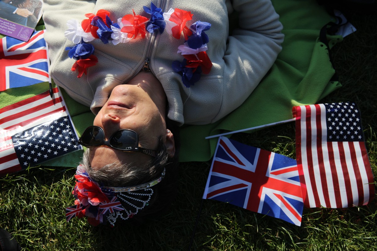 harry-meghan-royal-wedding-windsor-crowd-fans